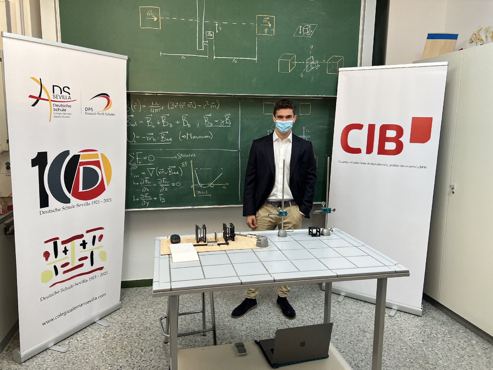 JUGEND FORSCHT: Carlos Steiner gewinnt den ersten Preis in Physik